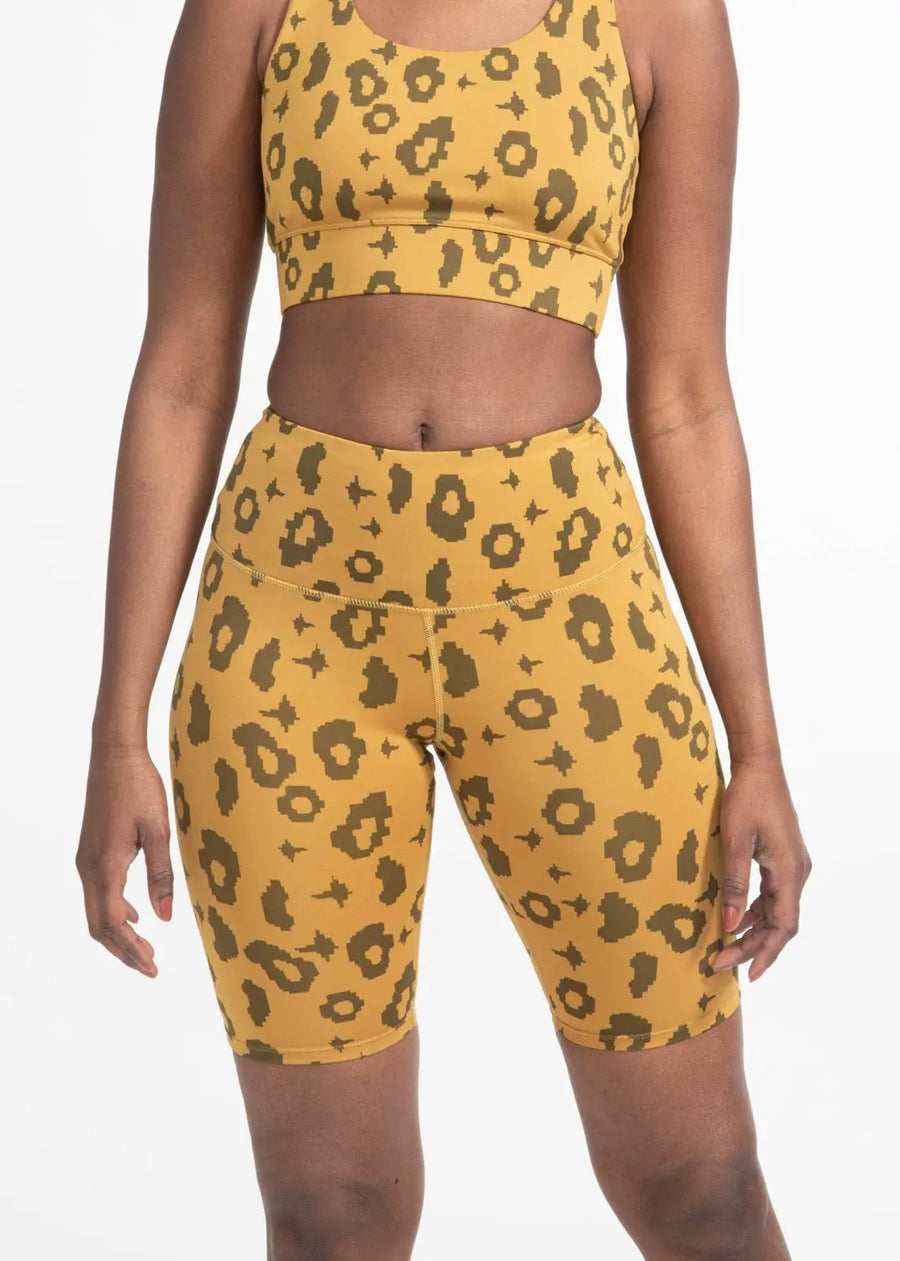 boochen eco-friendly bike shorts in yellow leopard, sustainable fashion, sustainable leggings, shorts, nachhaltige shorts im gelb Leopard