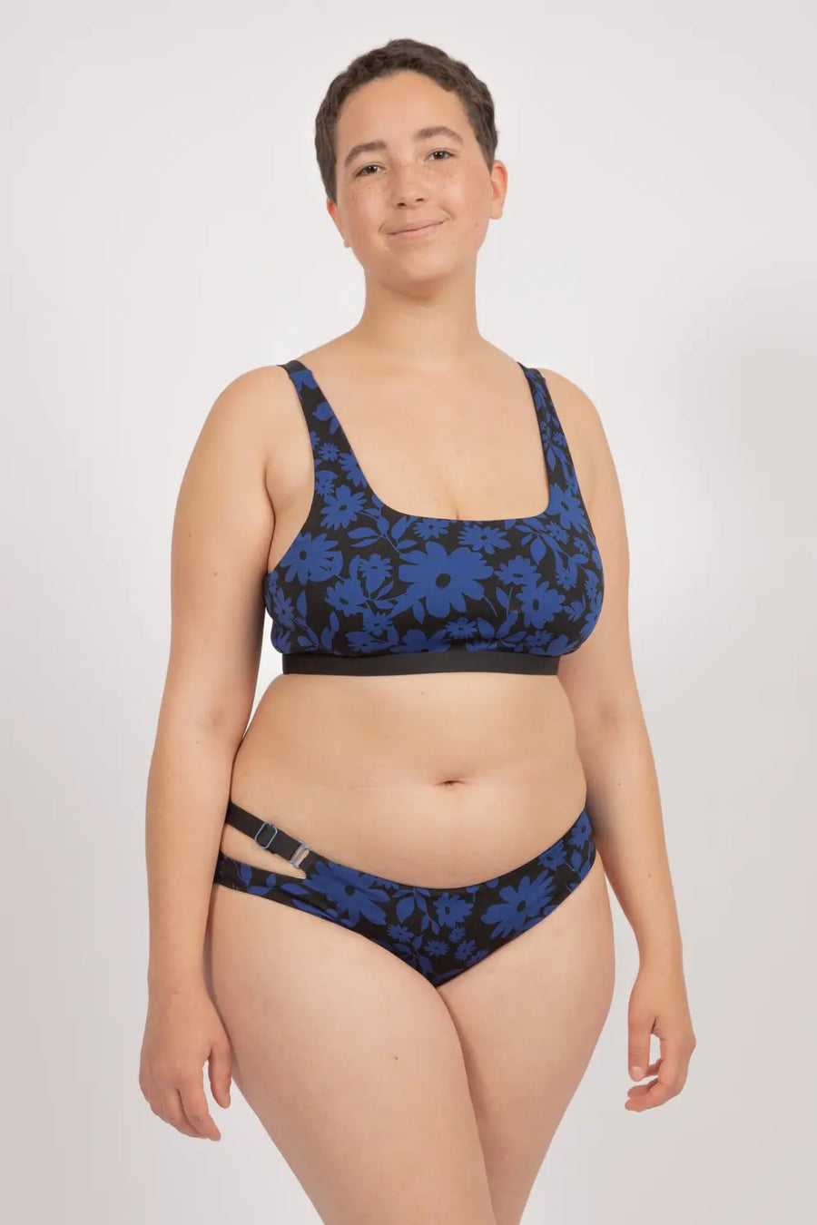 Caparica Bottom in Dark Moonflower / Noir - bikini bottom