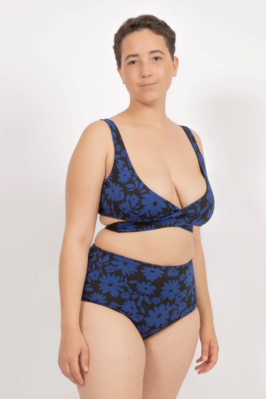 Noja Top in Dark Moonflower / Noir - bikini top