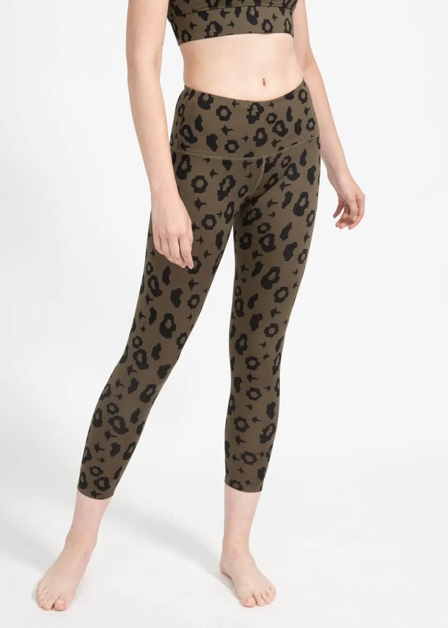 boochen eco-friendly leggings in green leopard, sustainable fashion, sustainable leggings, yoga, nachhaltige leggings im grün Leopard